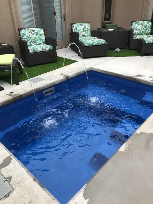 The fiji Plunge™ Swimming Pool